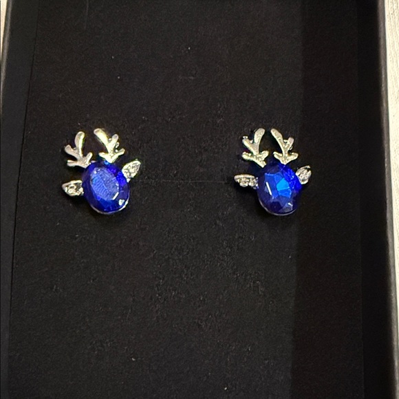 Stunning Sapphire and Silver Leaf Earrings - Picture 4 of 4